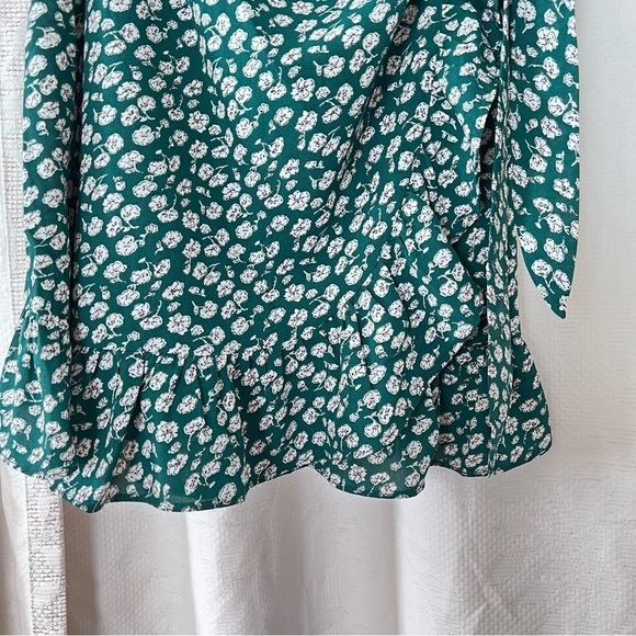 Hello Molly Walk On Faith Dress in Green And White Floral
Size XS - Picture 7 of 15
